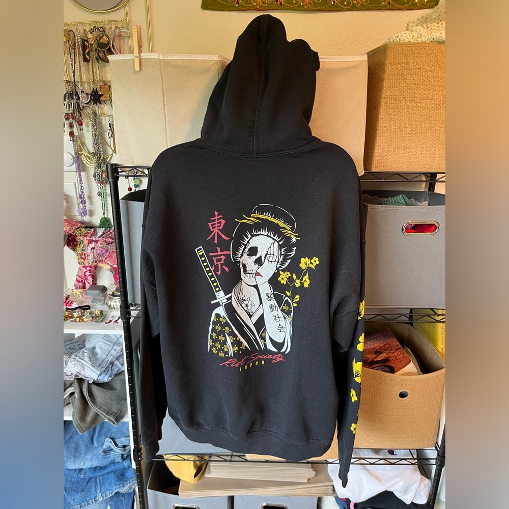 Black Graphic Hoodie Sweater with Japanese Skull Geisha Design